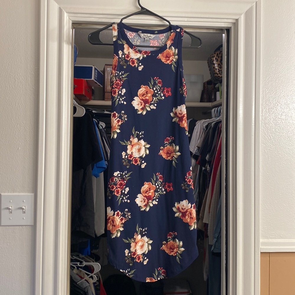Cute dress!
